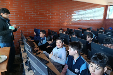 Estudiantes de Ingeniería de Sistemas impulsan alfabetización digital