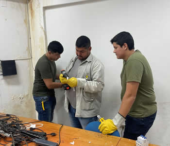 Adecuación eléctrica en sala de informática del colegio