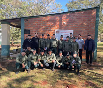 Aprendizaje práctico y teórico en el curso de electricidad