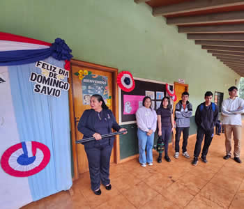 Trabajo en equipo de los alumnos de la FPUNE