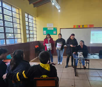 Entrega de kit de primeros auxilios donado por el Rotary